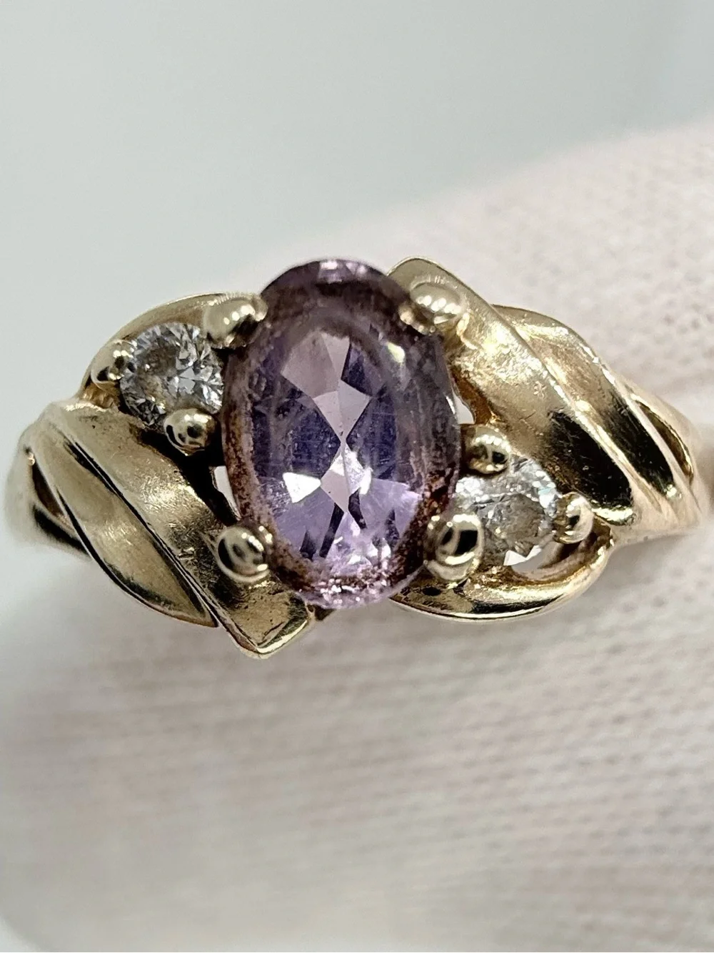 ✨ Vintage 10K Solid Yellow Gold Oval Purple Amethyst & Diamond Accent Ring ✨